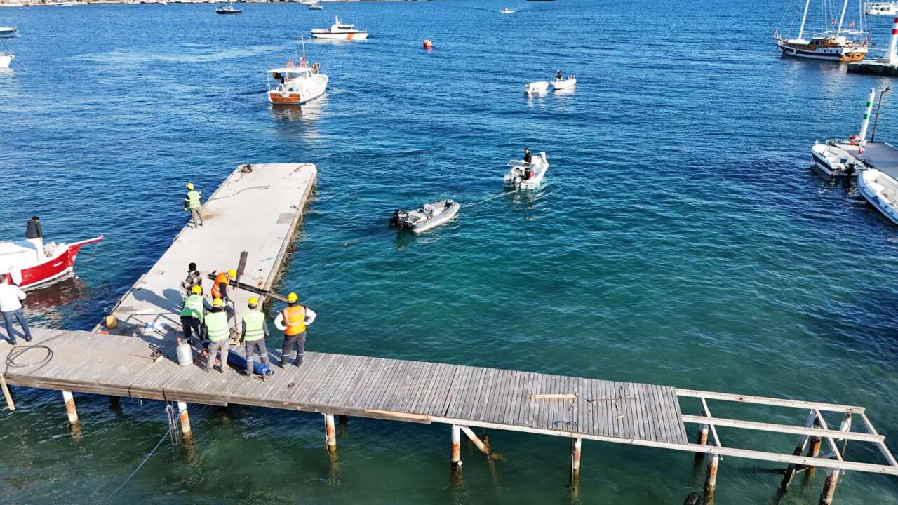 Sosyetenin Cenneti Türkbükü’nde Kaçak Liman Operasyonu! İskeleler Yıkılıyor, Tekneler Yediemine Çekiliyor 2